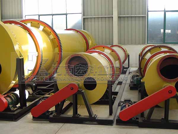 采取牛糞烘干機(jī)做原料生產(chǎn)有機(jī)肥成本小，質(zhì)量穩(wěn)定